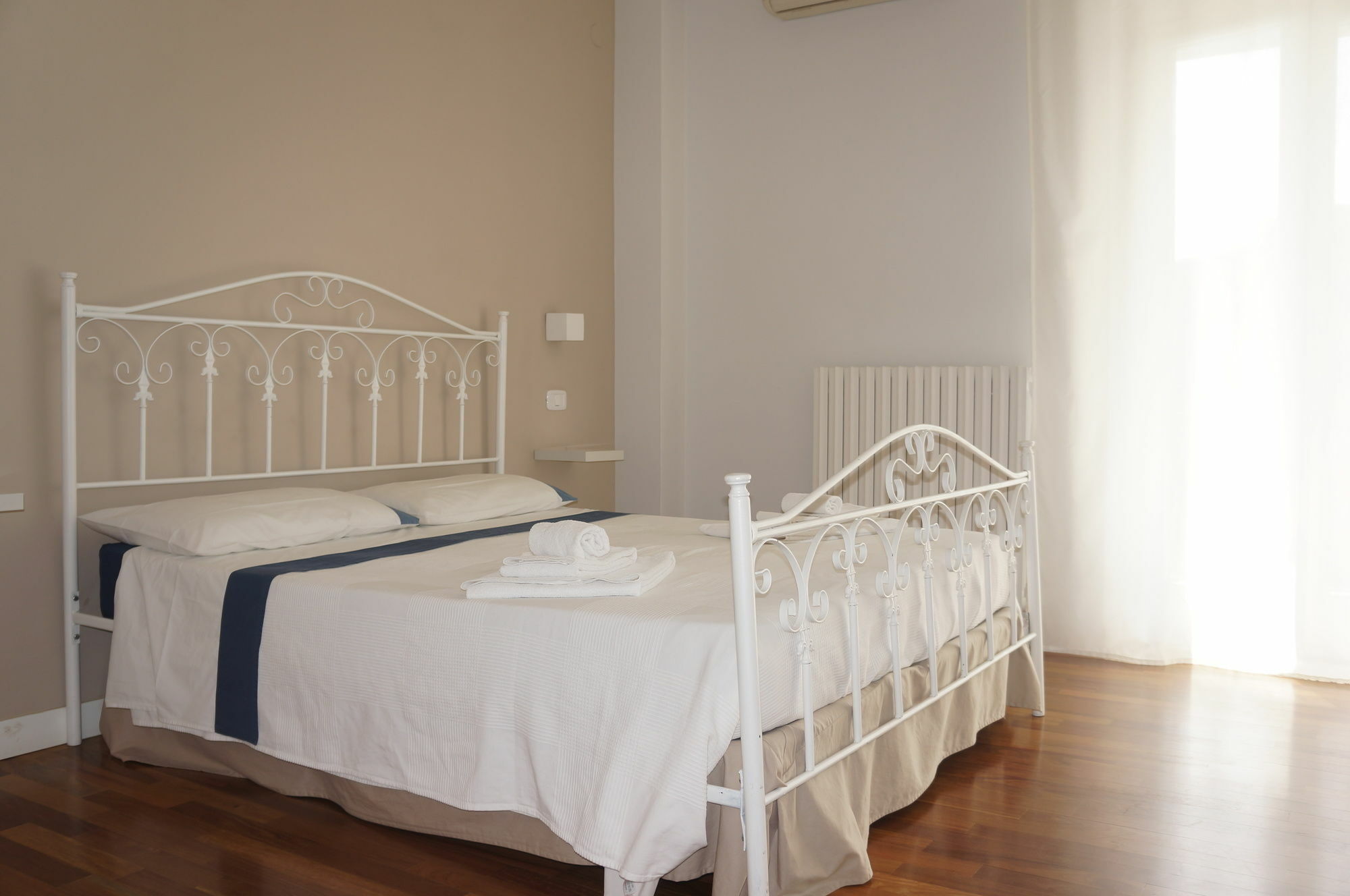 Lullymia Bed and Breakfast Crotone Exteriör bild